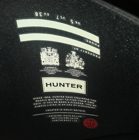 Like New "Hunter" Womens Size 7 Tall Heavy Duty Rubber Boot With 2 Pair Of Socks - Picture 15 of 16